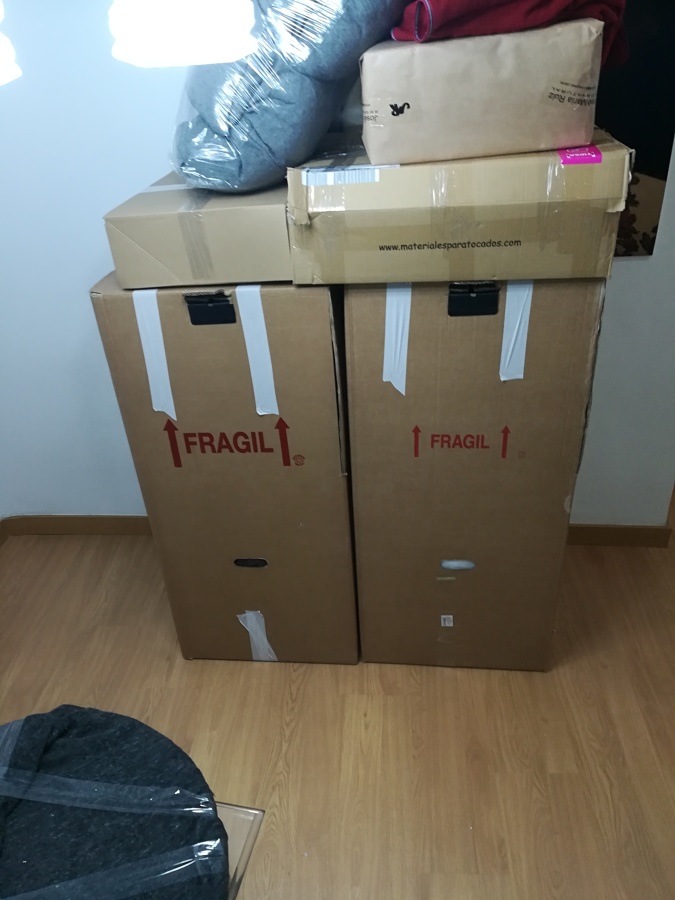 cajas armario con los vestidos