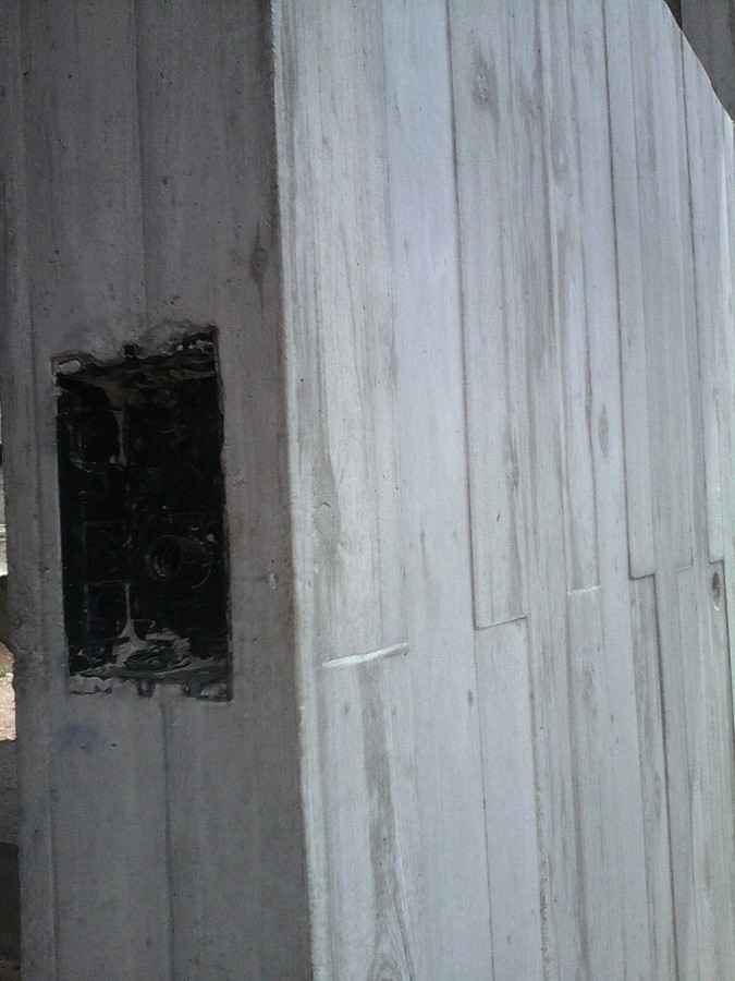 Cajera embutida en el muro