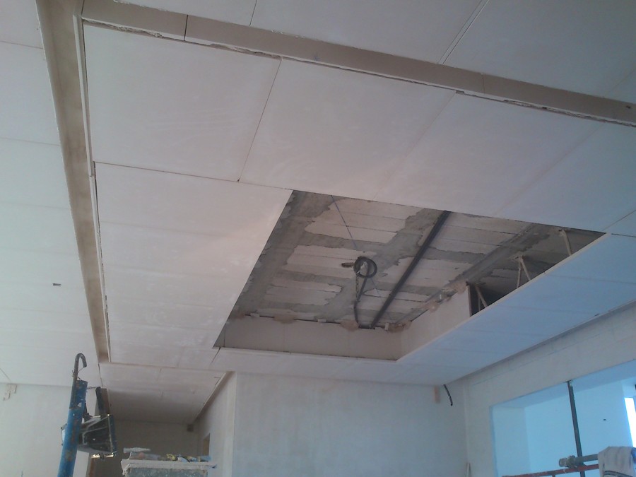 Cajón de escayola, luz indirecta y foseado perimetral 3