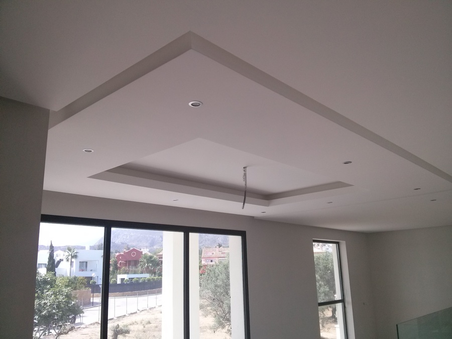 Cajón de escayola, luz indirecta y foseado perimetral 5