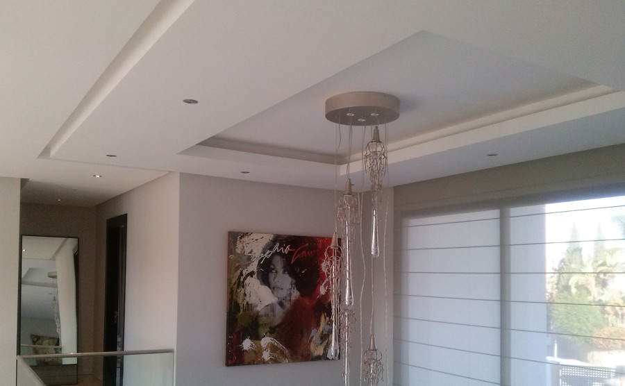 Cajón de escayola, luz indirecta y foseado perimetral 7