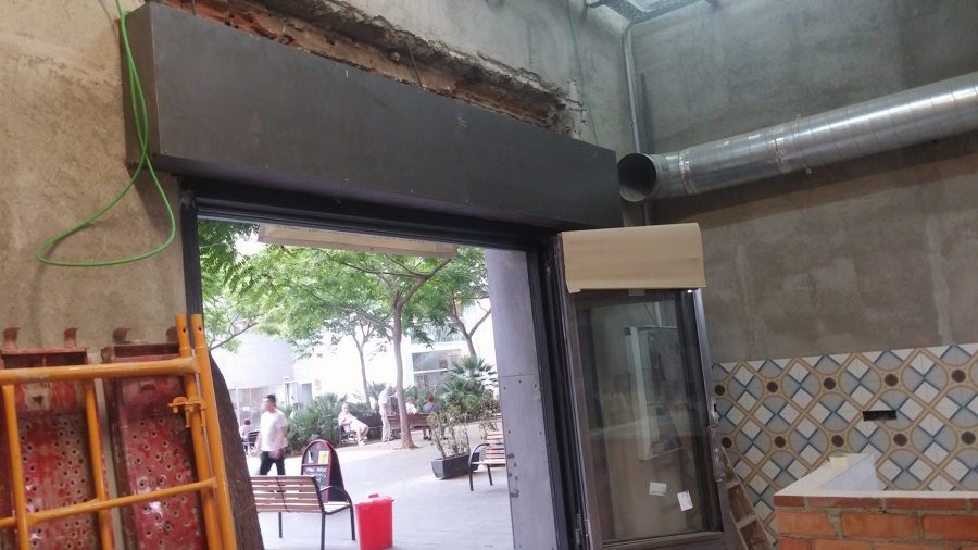 Fases de instalación de cajón interior para persiana de local