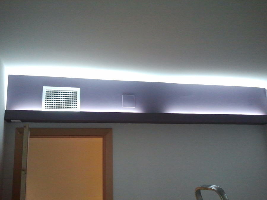 Cajón pladur luz indirecta pintado