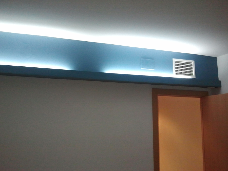 Cajón pladur luz indirecta pintado