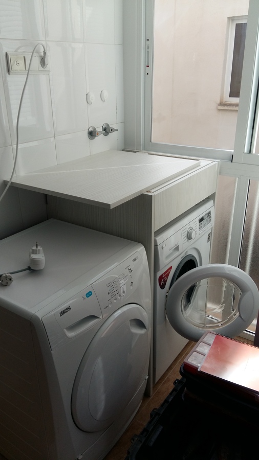 Cajón sobre lavadora