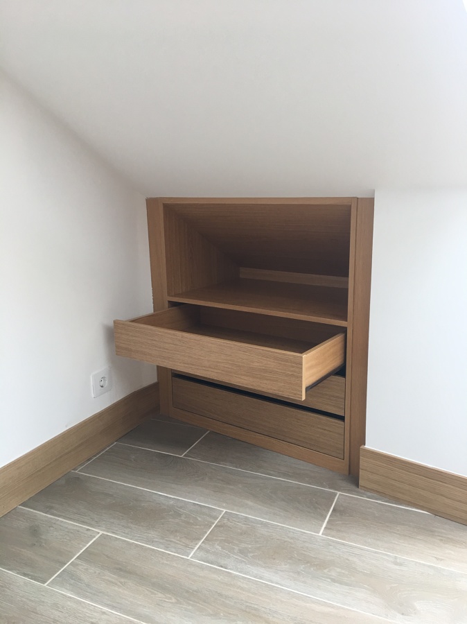 CAJONERA ENTRE COLUMNAS