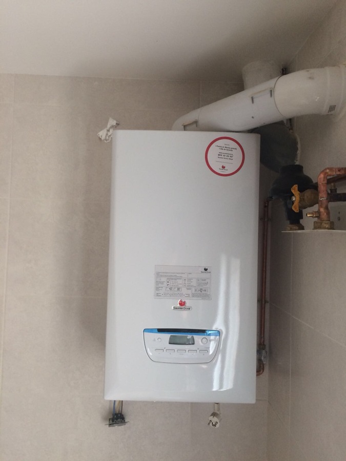 caldera y contador de gas frente