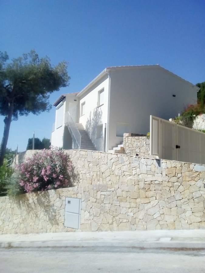 Calle, muro de contencion