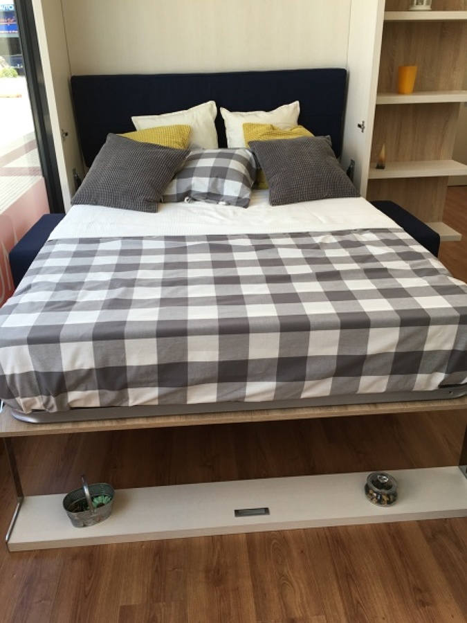 CAMA ABATIBLE VERTICAL C/ ESTANTE DE 150 x 190 CERRADA