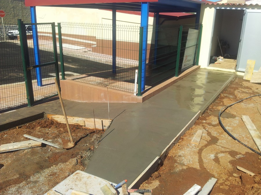 Camino para acceder al depósito, sala de maquina y huerta 