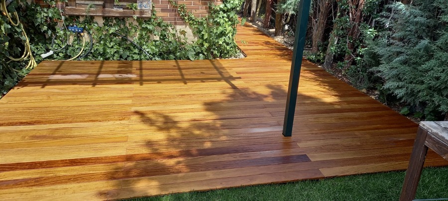 Camino terraza en madera exterior iroko