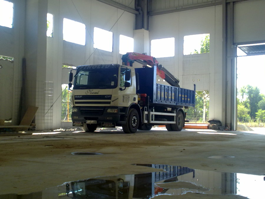 Camión grúa de la empresa