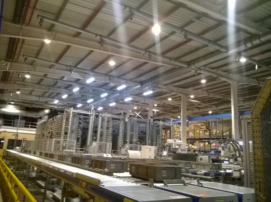 Campanas y tubos de Led sustituidos sin interrumpir la produción