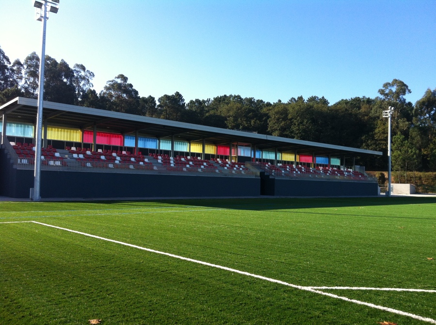 CAMPO DE FUTBOL, GRADAS Y CUBIERTAS
