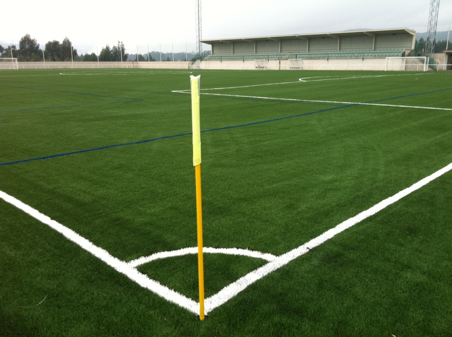 CAMPO DE FUTBOL Y EQUIPACION