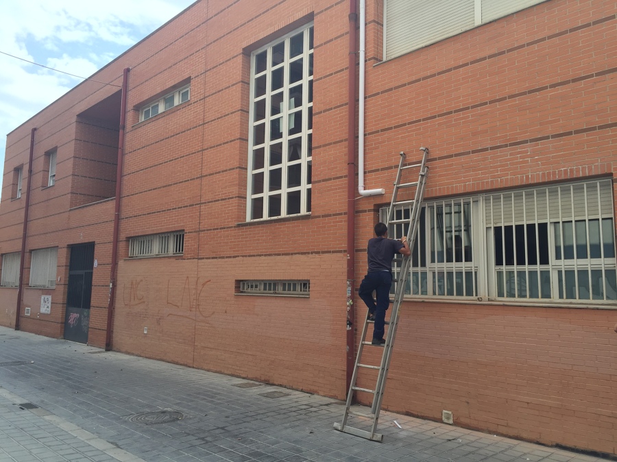 Canalización de tuberias de cobre por la fachada