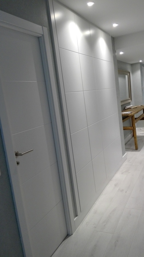 Carpinteria lacada blanca