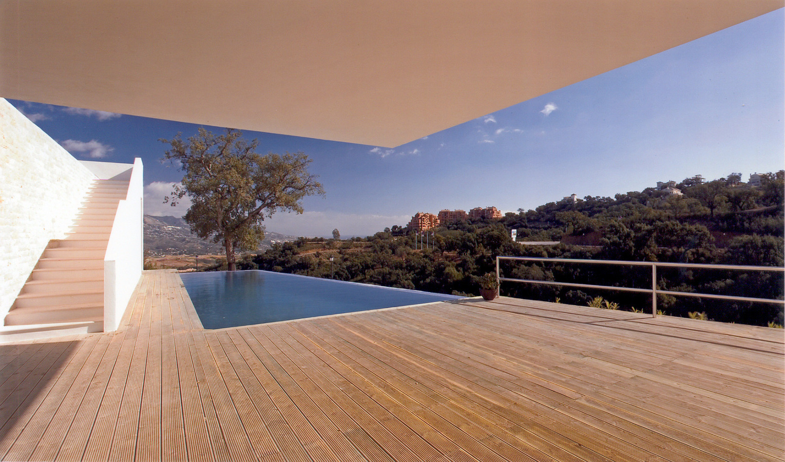 Casa con vuelo, porche