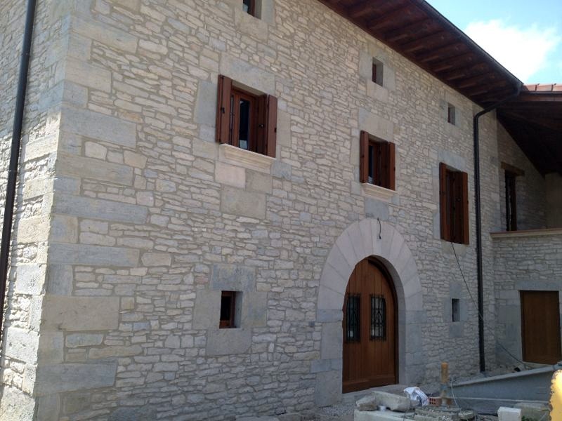 CASA PIEDRA TRABAJO MANPOSTERIA