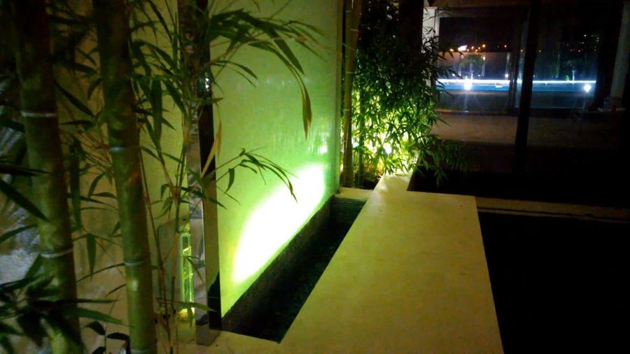 cascada en acero y cristal