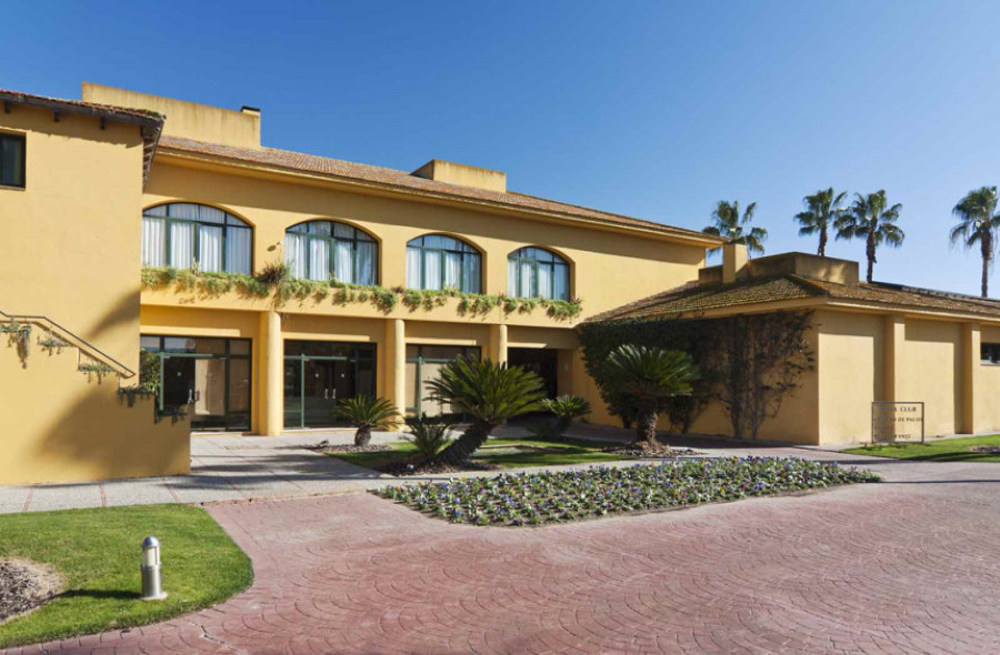 Cede, restaurante y C. Palos del Real Club de Golf Sevilla.