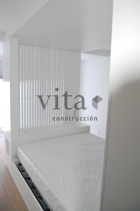 Celosía como cabecero de dormitorio