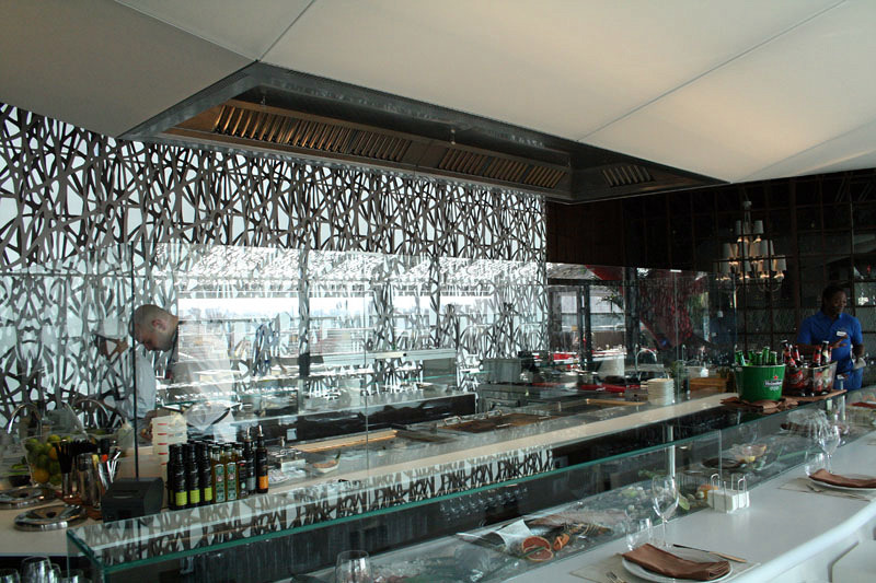 Celosía Decodesk en restaurante Abrassame, pz. de toros “Las Arenas”, Barcelona  