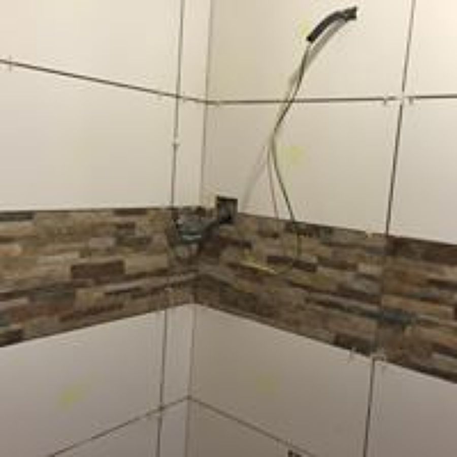 CENEFA EN MITA DE BAÑO