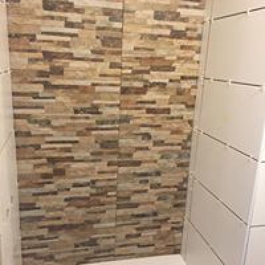 CERAMICA DECORATIVA DENTO DE DUCHA