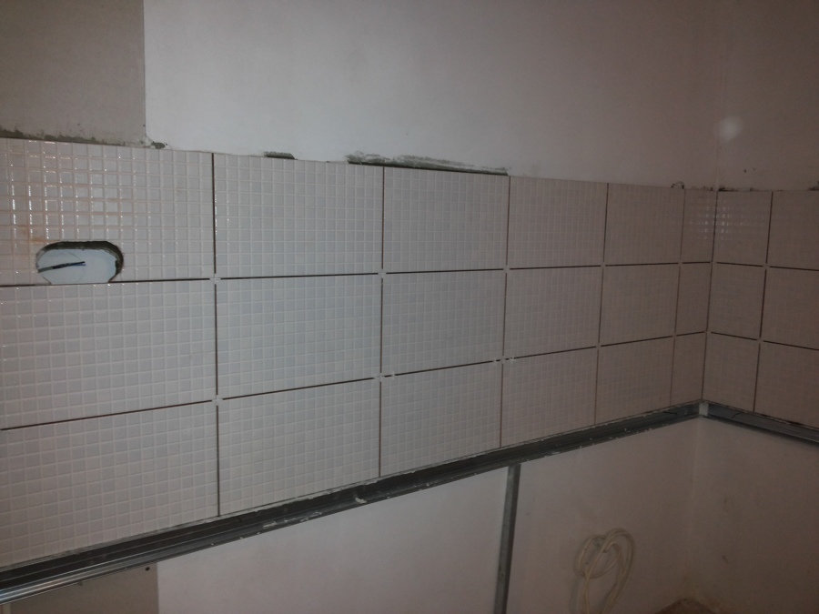 Cerámica entre muebles superiores e inferiores