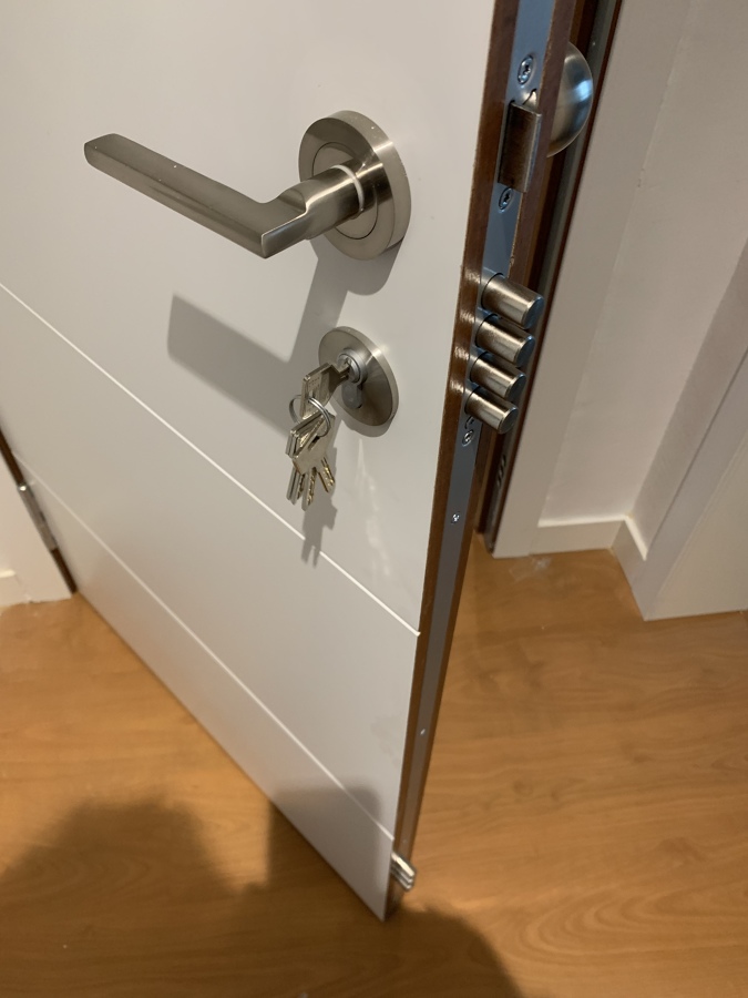 CERRADURA DE SEGURIDAD DE 3 PUNTOS LATERALES MARCA EZCURRA