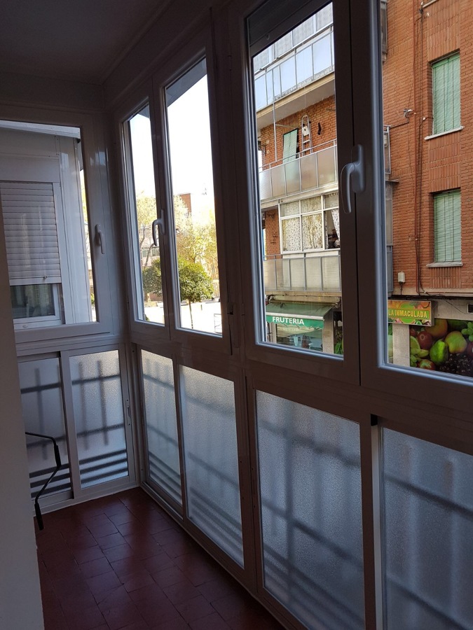 CERRAMIENTO ABATIBLE CORREDERA