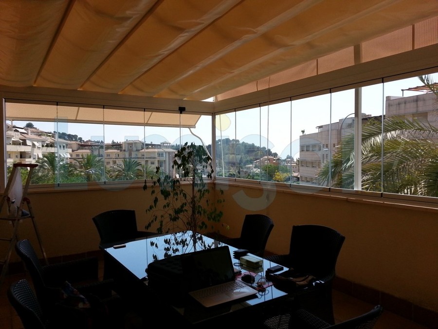 Cerramiento cortina de crsital tipo sin perfiles verticales tipo lumon