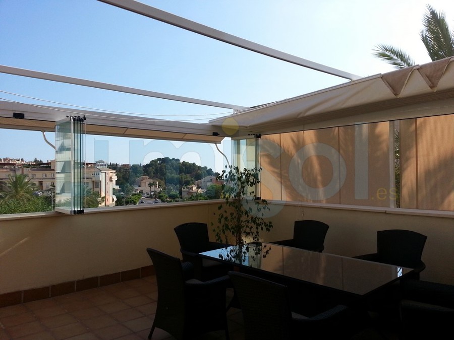 Cerramiento cortina de crsital tipo sin perfiles verticales tipo lumon