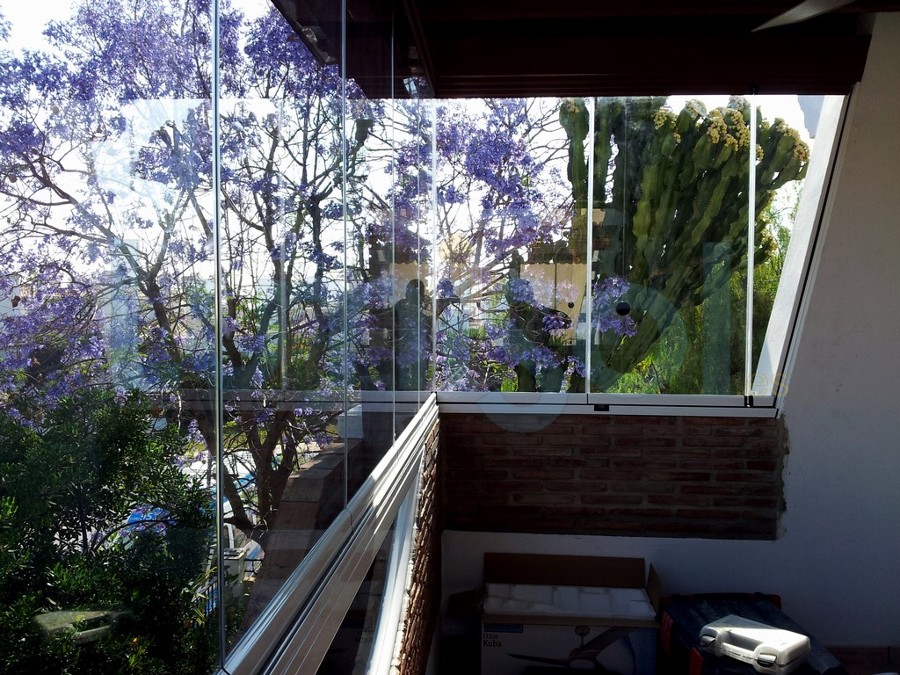 Cerramiento cortina de crsital tipo sin perfiles verticales tipo lumon