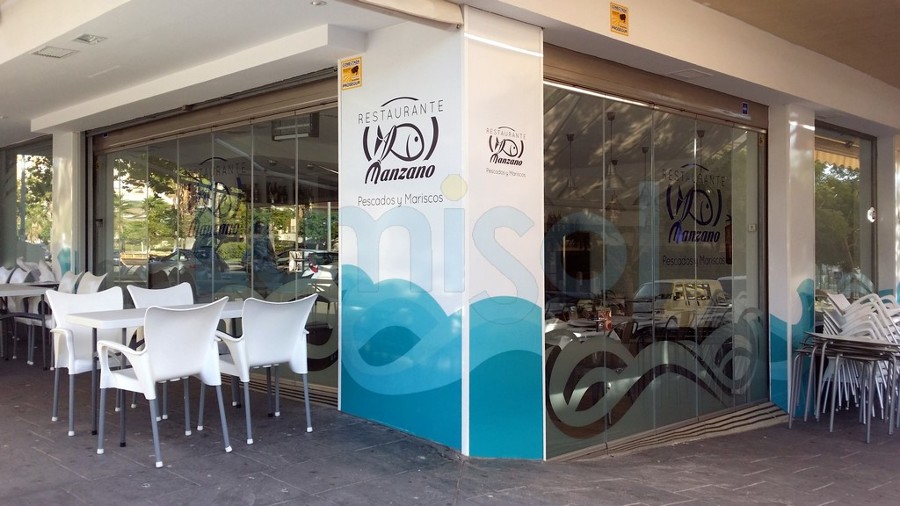 Cerramiento cortina de crsital tipo sin perfiles verticales tipo lumon