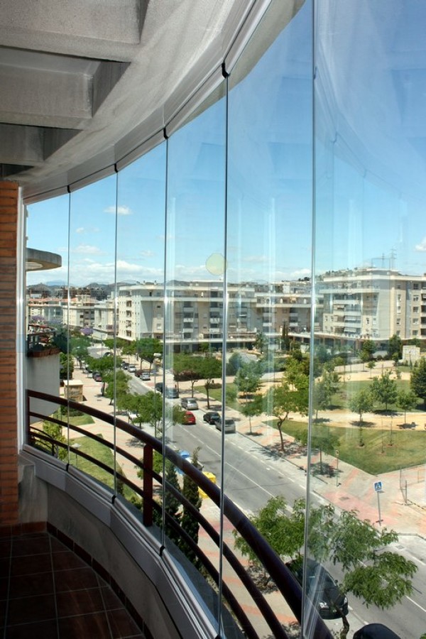 Cerramiento cortina de crsital tipo sin perfiles verticales tipo lumon