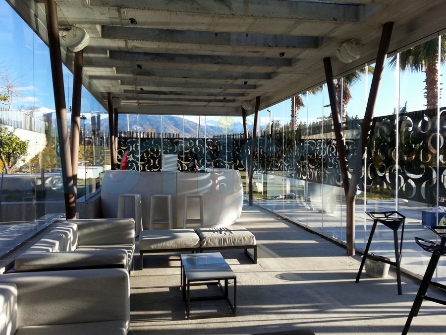 Cerramiento cortina de crsital tipo sin perfiles verticales tipo lumon