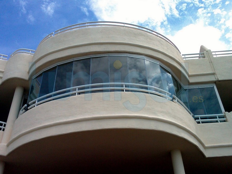 Cerramiento cortina de crsital tipo sin perfiles verticales tipo lumon