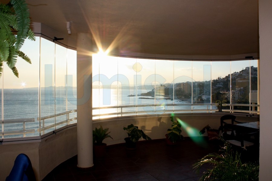 Cerramiento cortina de crsital tipo sin perfiles verticales tipo lumon