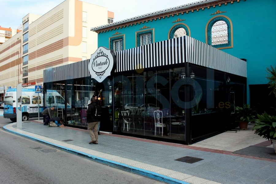 Cerramiento cortina de crsital tipo sin perfiles verticales tipo lumon