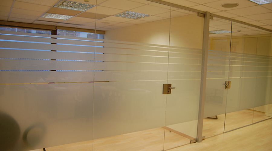 Cerramiento de cristal de las oficinas