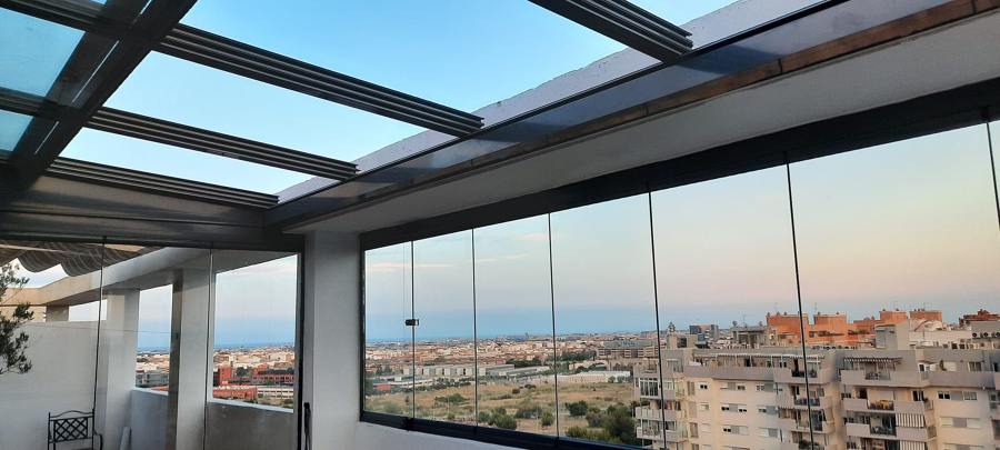 Cerramiento de cristal en Paterna