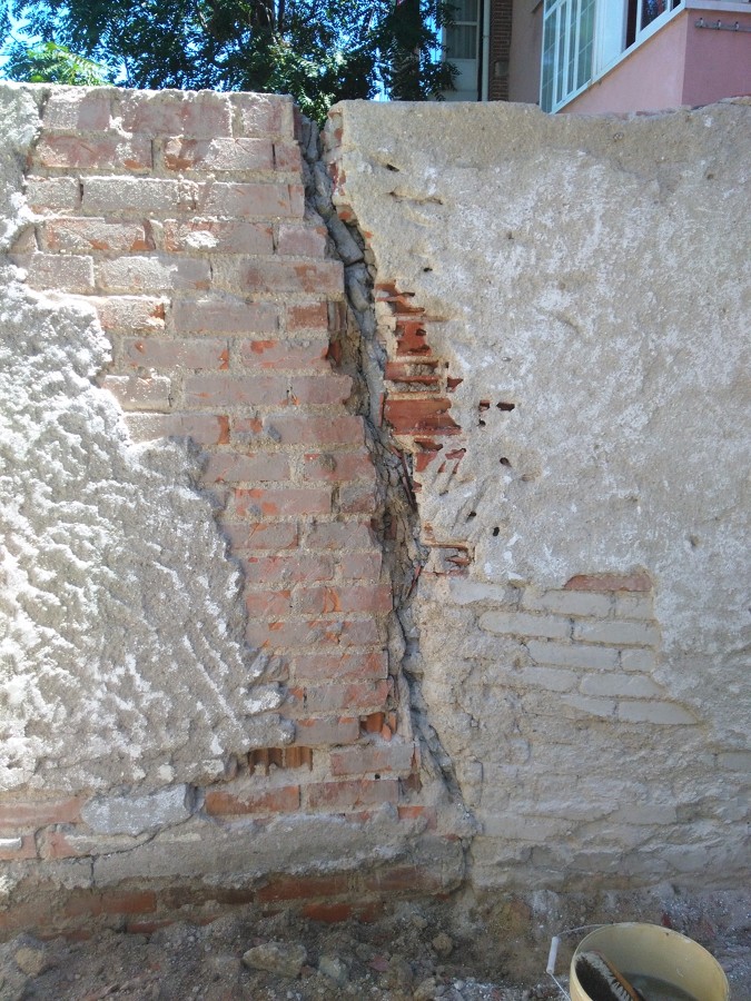 CERRAMIENTO DE GRIETAS CON FERRALLA