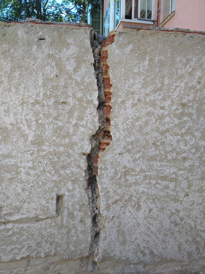 CERRAMIENTO DE GRIETAS CON FERRALLA