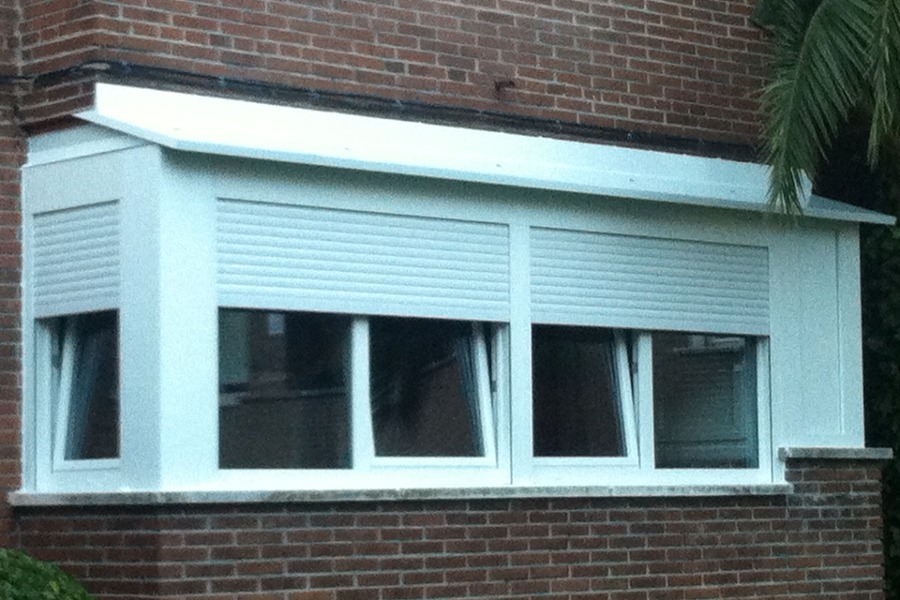 Cerramiento de terraza con tejadillo