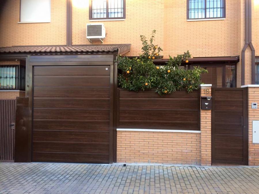 CERRAMIENTO EN PANEL EFECTO MADERA