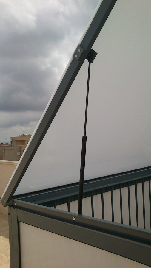 CERRAMIENTO ESCALERA ACCESO TERRAZA SUPERIOR