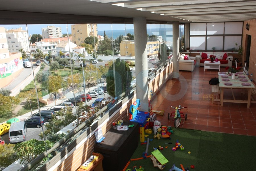 Cerramiento techo de cristal, toldos, cortina de cristal sin perfiles verticales tipo lumon