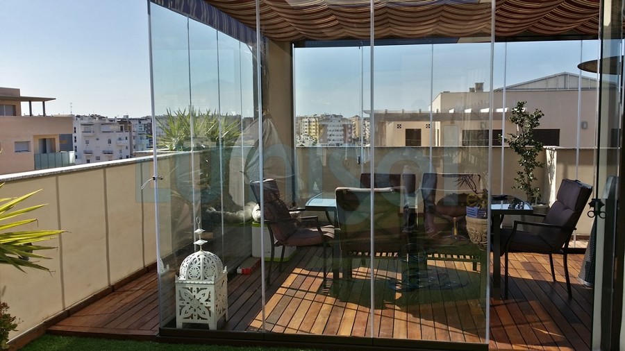 Cerramiento techo de cristal, toldos, cortina de cristal sin perfiles verticales tipo lumon